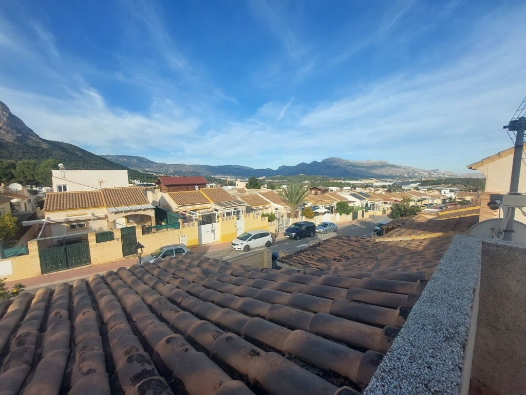 Chalet de 3 habitaciones en Polop en venta con piscina - 255.000 € (Ref: 9533043)