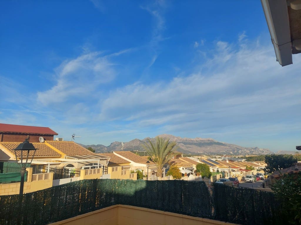 Chalet de 3 habitaciones en Polop en venta con piscina - 255.000 € (Ref: 9533043)