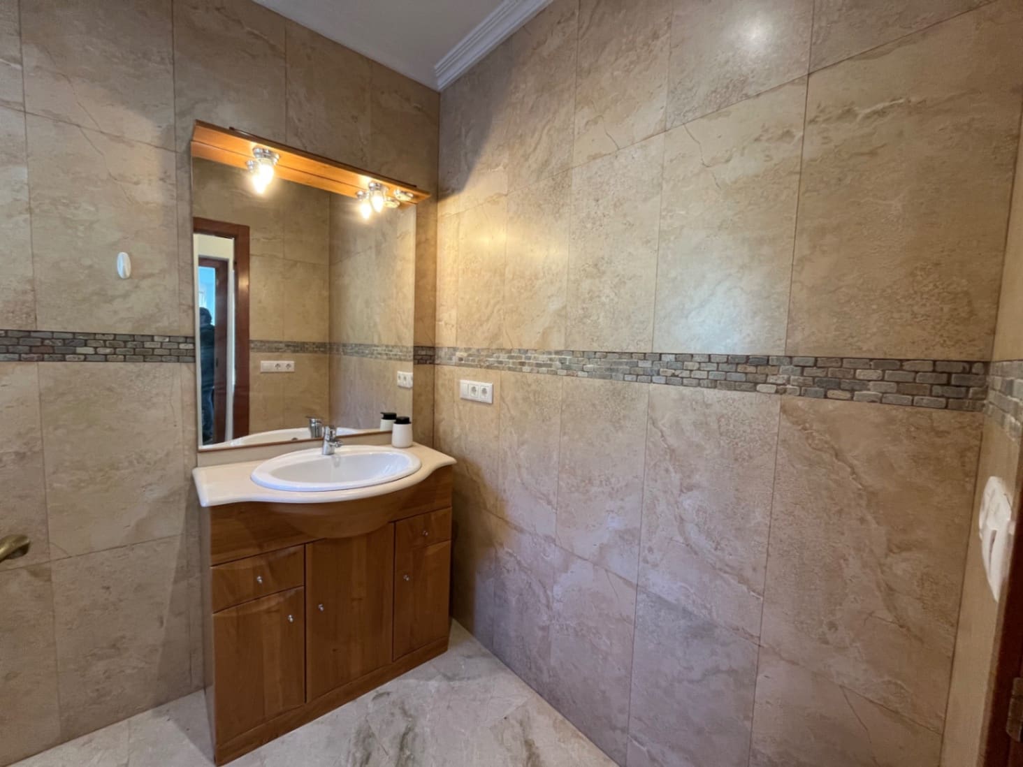 5 soverom Villa til leie i La Nucia med svømmebasseng garasje - € 5 000 (Ref: 9545917)