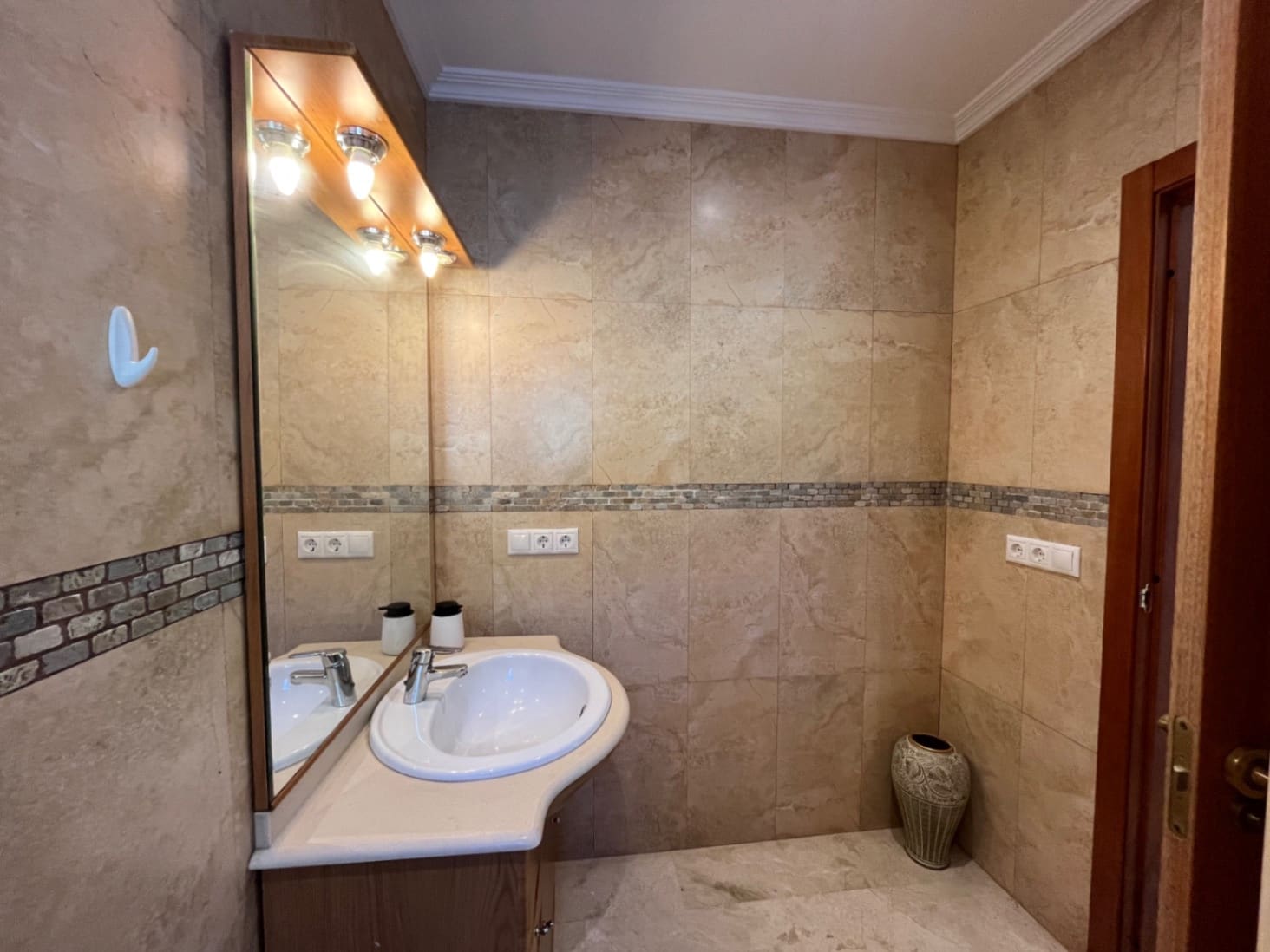 5 soverom Villa til leie i La Nucia med svømmebasseng garasje - € 5 000 (Ref: 9545917)