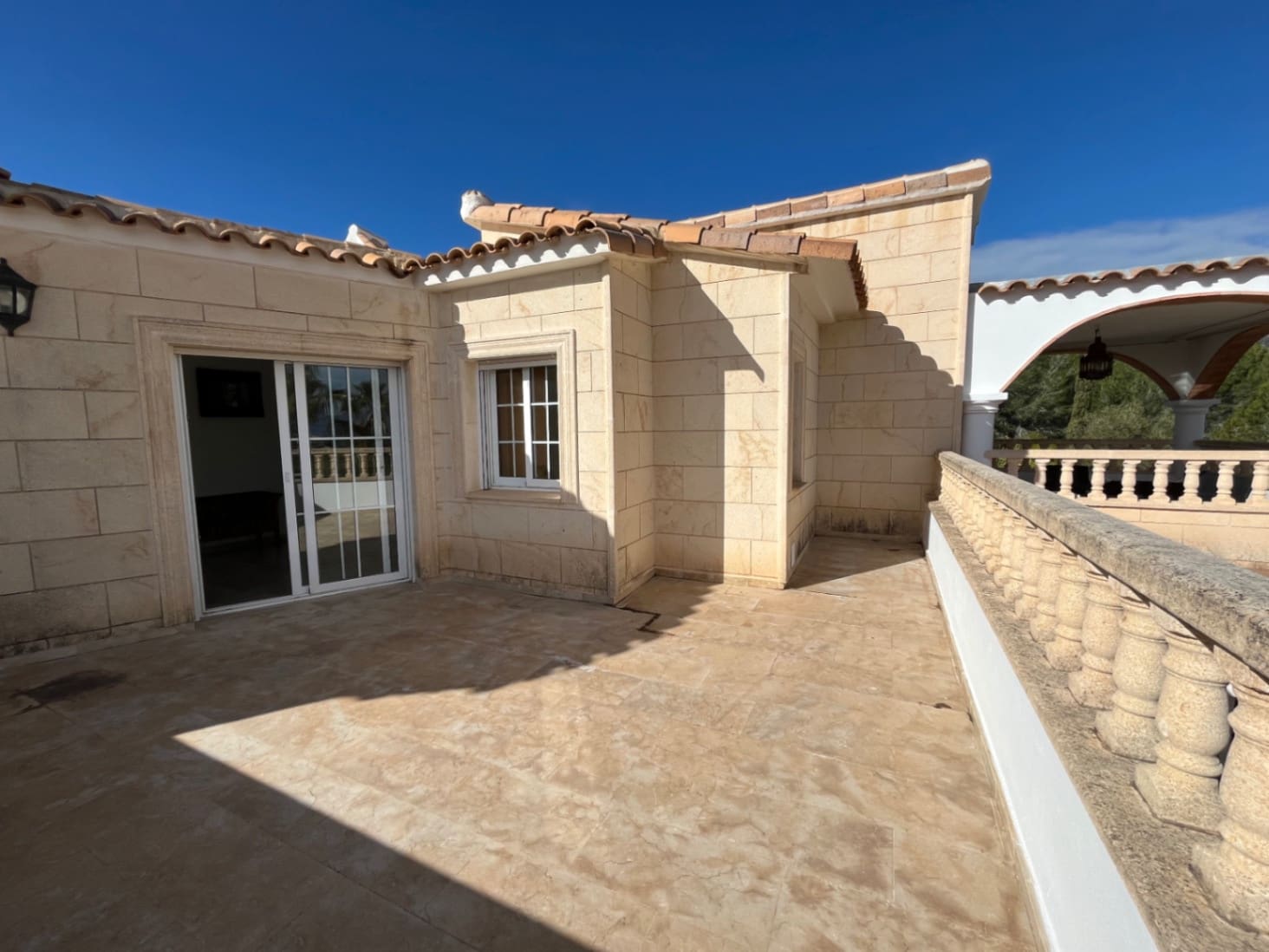 5 soverom Villa til leie i La Nucia med svømmebasseng garasje - € 5 000 (Ref: 9545917)