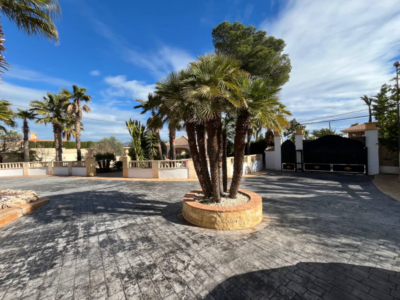 5 soverom Villa til leie i La Nucia med svømmebasseng garasje - € 5 000 (Ref: 9545917)