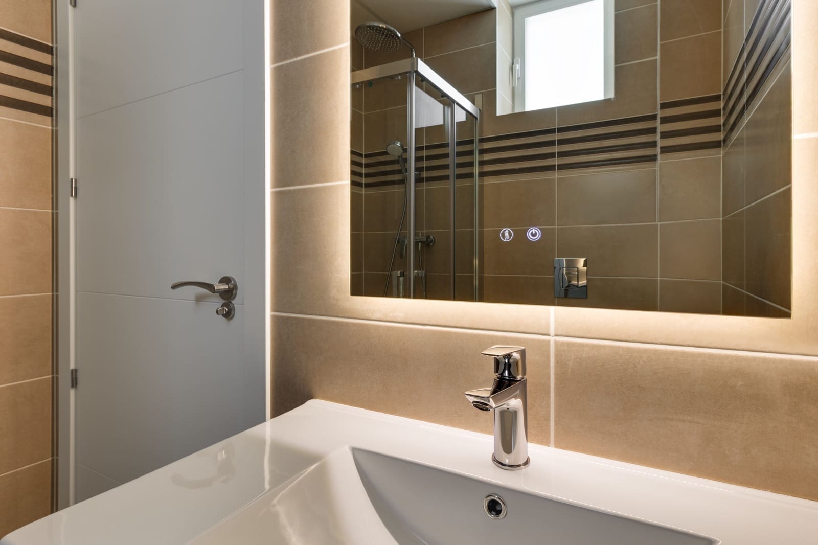 4 makuuhuone Paritalo myytävänä paikassa La Nucia mukana uima-altaan 
autotalli - 595 000 € (Ref: 9550023)