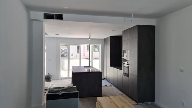 4 soveværelse Semi-Rækkehus til salg i La Nucia med swimmingpool garage - € 595.000 (Ref: 9550023)