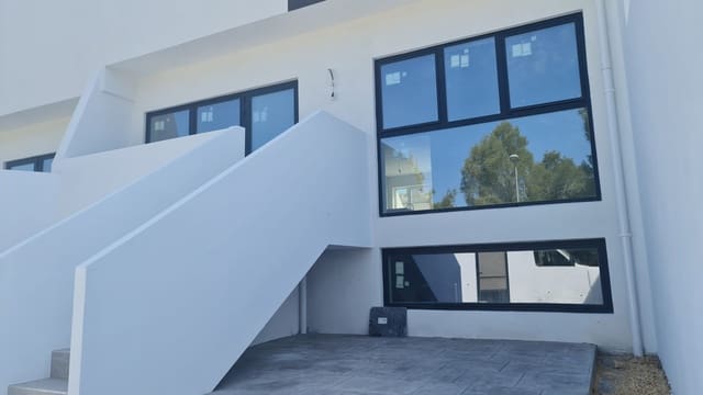 4 soveværelse Semi-Rækkehus til salg i La Nucia med swimmingpool garage - € 595.000 (Ref: 9550023)