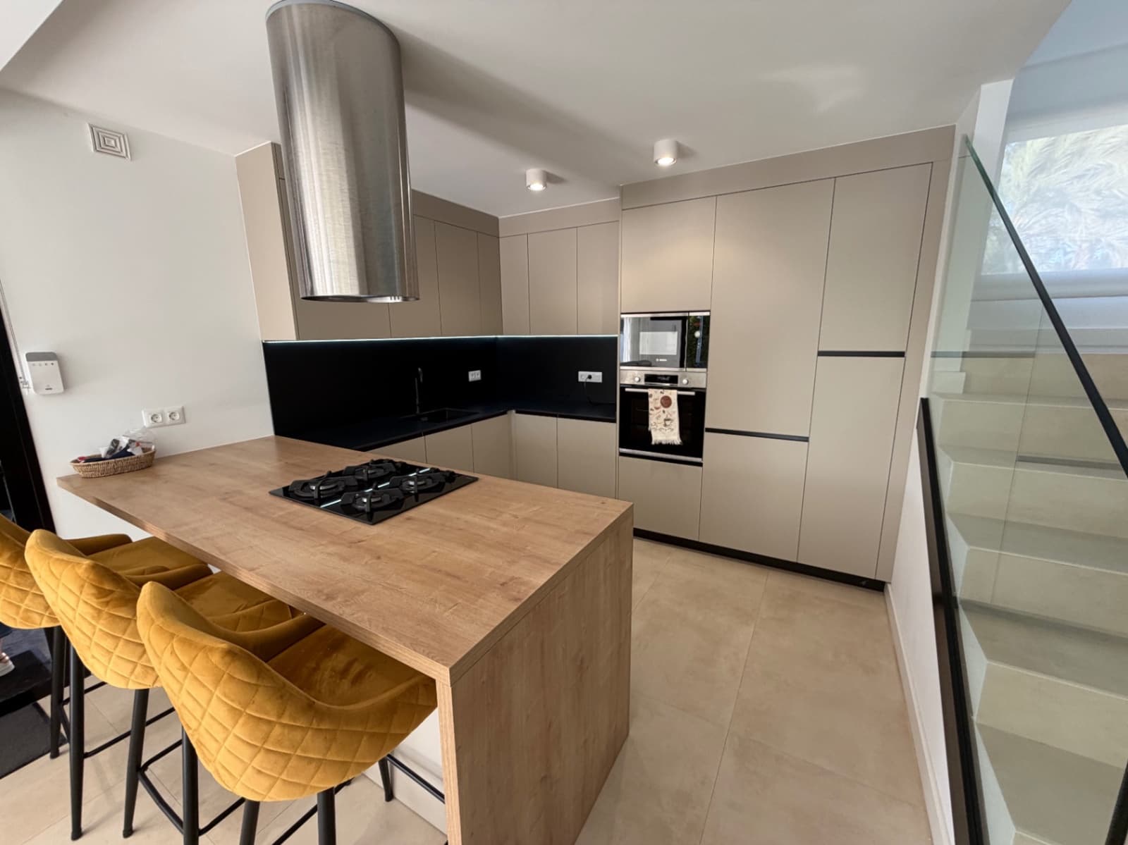 6 bedroom Villa for sale in El Campello with pool garage - € 1,349,000 (Ref: 9579977)