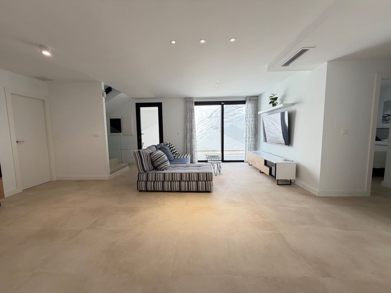 6 bedroom Villa for sale in El Campello with pool garage - € 1,349,000 (Ref: 9579977)