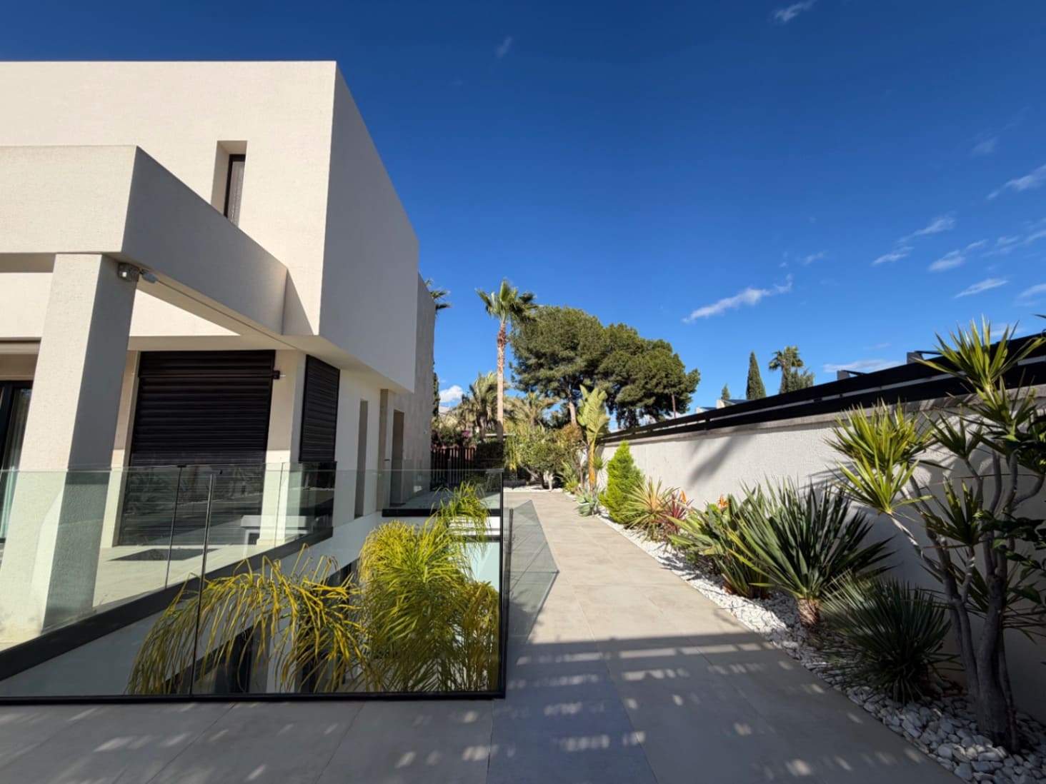 6 bedroom Villa for sale in El Campello with pool garage - € 1,349,000 (Ref: 9579977)