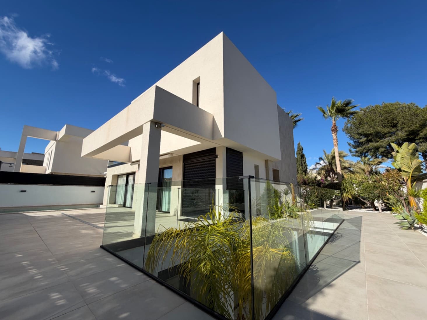 6 bedroom Villa for sale in El Campello with pool garage - € 1,349,000 (Ref: 9579977)