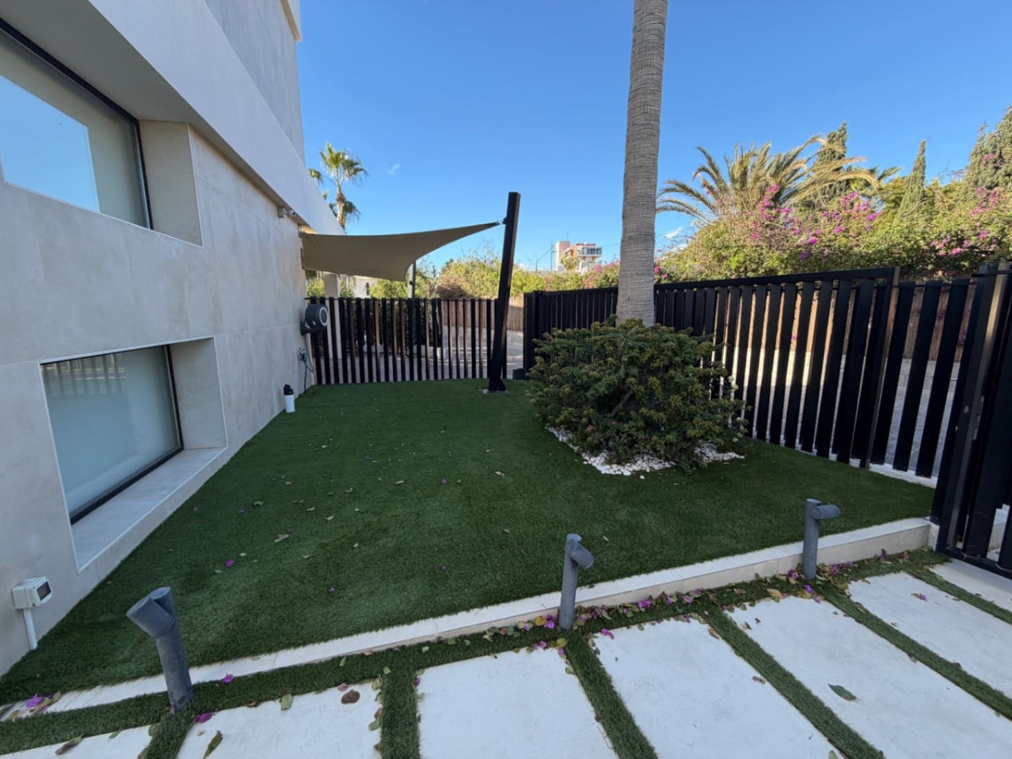 6 bedroom Villa for sale in El Campello with pool garage - € 1,349,000 (Ref: 9579977)