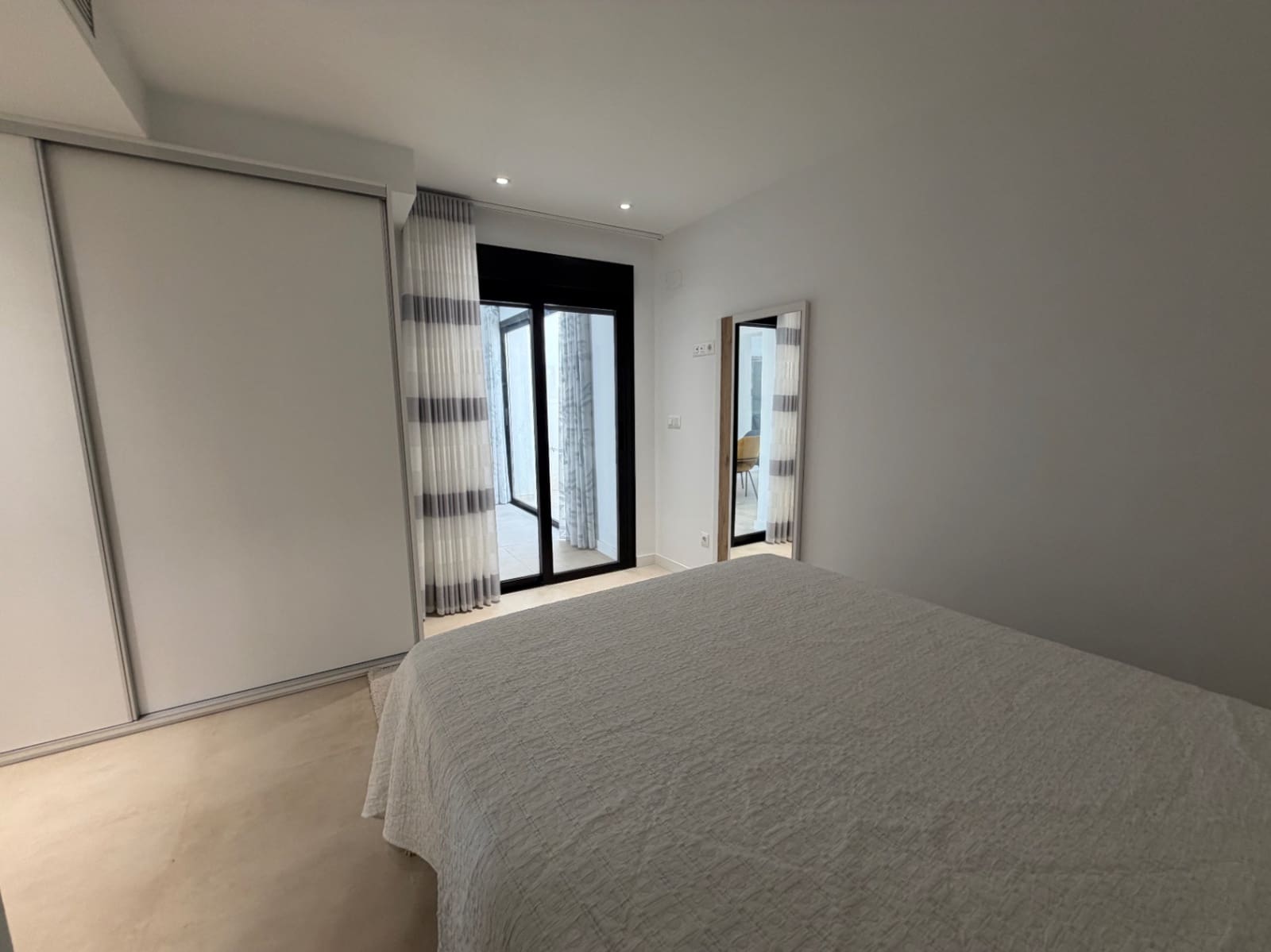 6 bedroom Villa for sale in El Campello with pool garage - € 1,349,000 (Ref: 9579977)