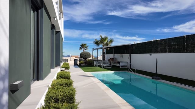 3 makuuhuone Huvila myytävänä paikassa Polop mukana uima-altaan 
autotalli - 585 000 € (Ref: 9589324)