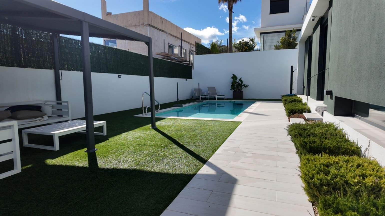 3 makuuhuone Huvila myytävänä paikassa Polop mukana uima-altaan 
autotalli - 585 000 € (Ref: 9589324)