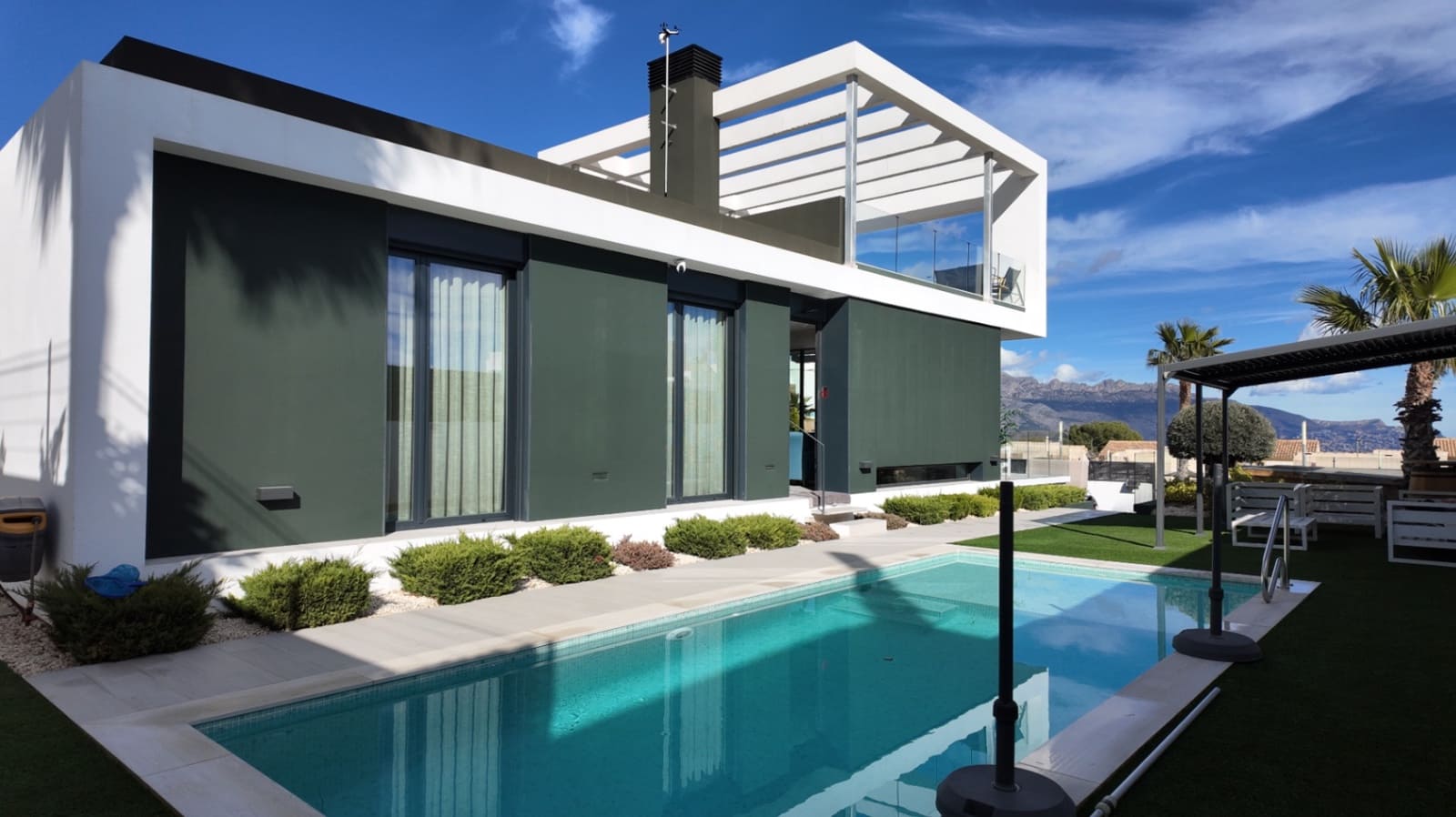 3 makuuhuone Huvila myytävänä paikassa Polop mukana uima-altaan 
autotalli - 585 000 € (Ref: 9589324)