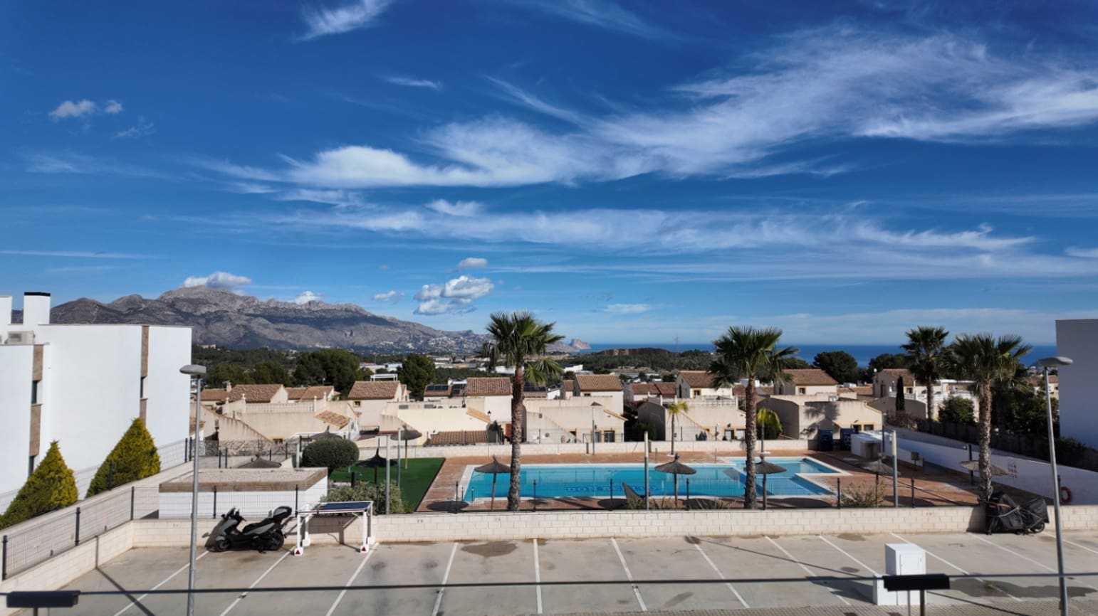 3 makuuhuone Huvila myytävänä paikassa Polop mukana uima-altaan 
autotalli - 585 000 € (Ref: 9589324)