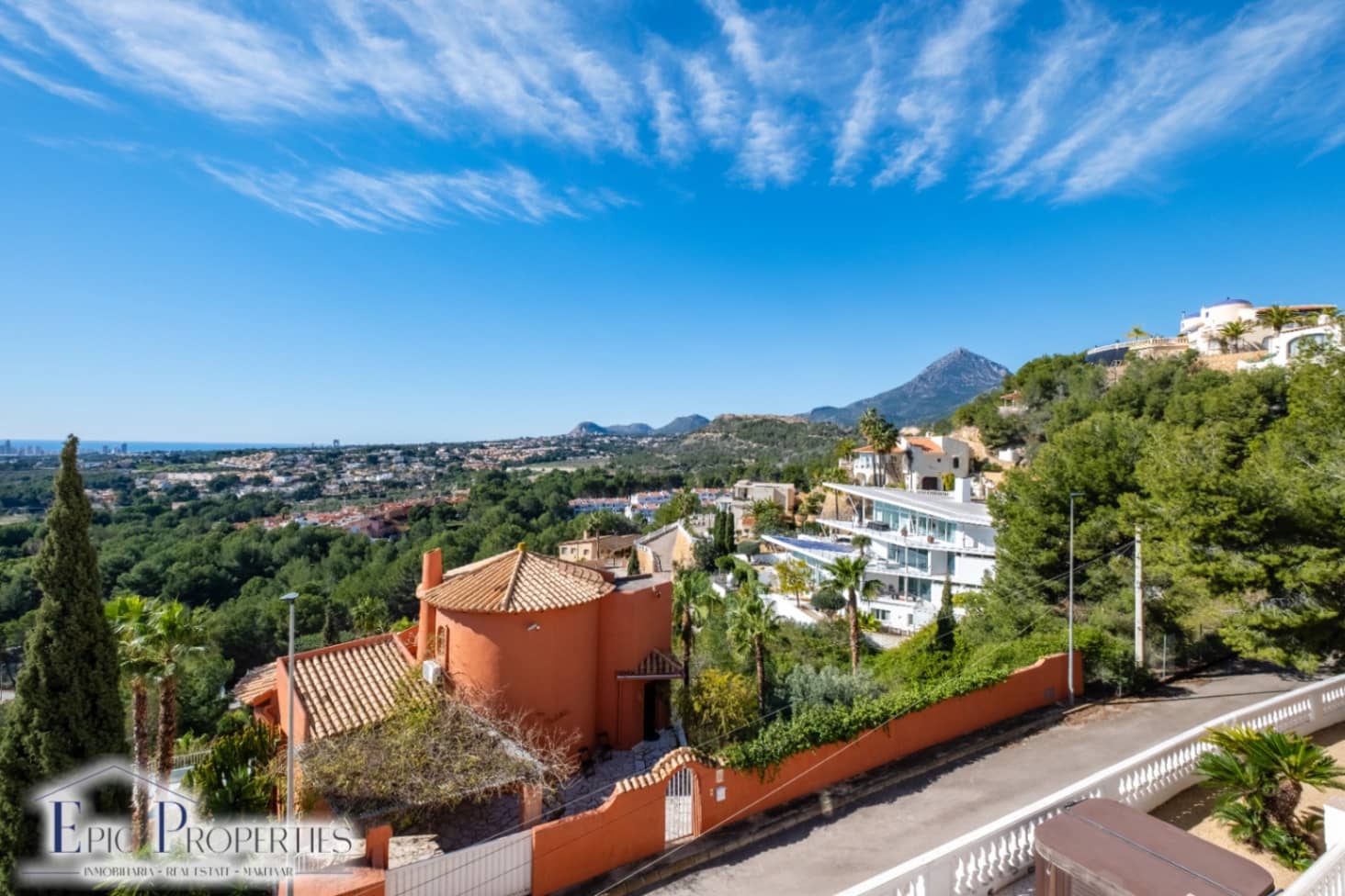 4 sovrum Villa till salu i Alfaz del Pi / L'Alfas del Pi med pool - 1 350 000 € (Ref: 9603282)