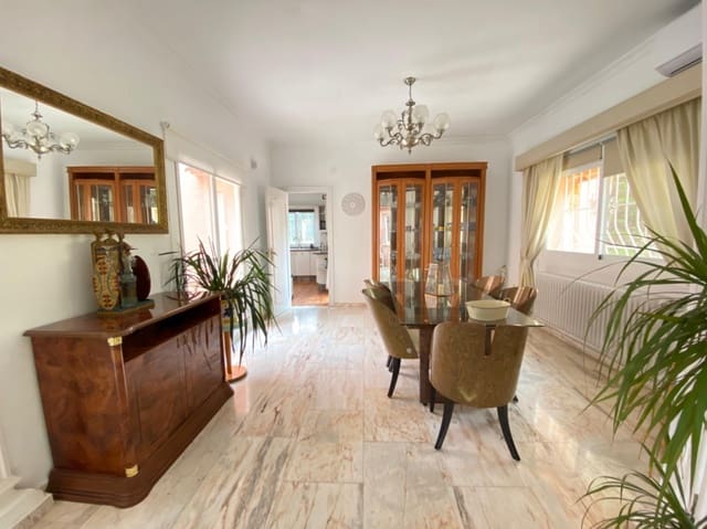 Chalet de 4 habitaciones en Albir, Alfaz del Pi / L'Alfàs del Pi en venta con piscina - 620.000 € (Ref: 9665249)