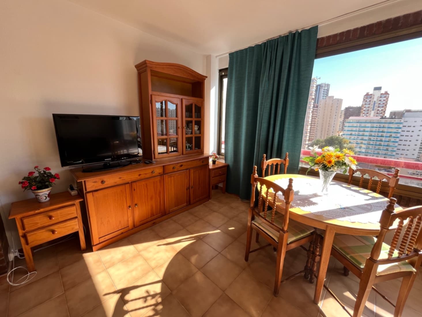 2 Zimmer Apartment zu vermieten in Benidorm mit Pool - 1.000 € (Ref: 9687457)
