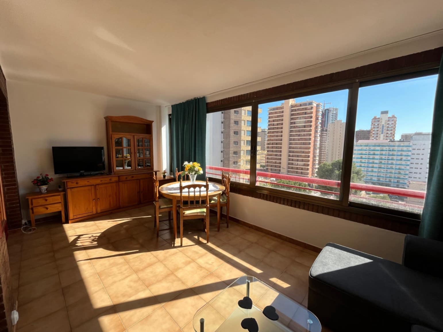 2 Zimmer Apartment zu vermieten in Benidorm mit Pool - 1.000 € (Ref: 9687457)