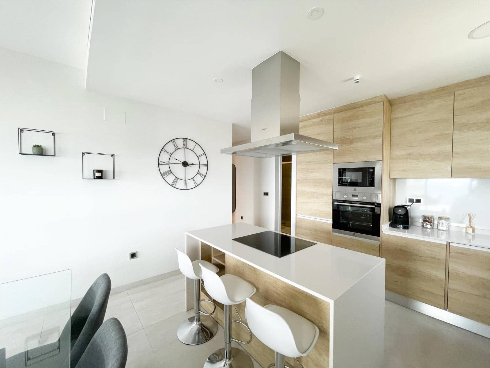 3 bedroom Apartment for sale in Benidorm with pool garage - € 699,000 (Ref: 9709219)