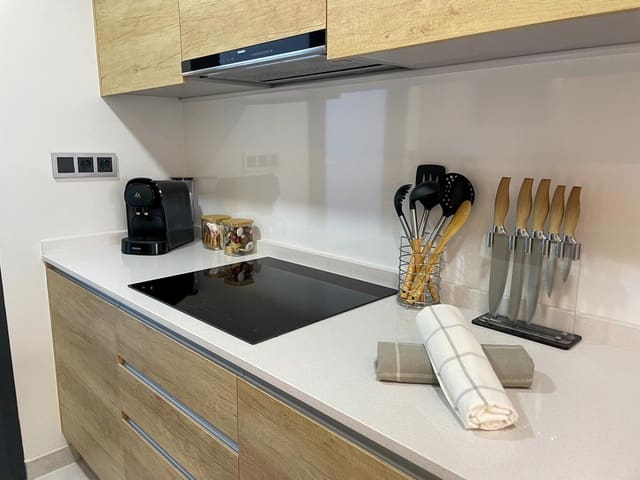 2 sovrum Lägenhet till salu i Benidorm med pool garage - 599 000 € (Ref: 9709220)