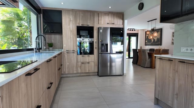 3 Zimmer Villa zu vermieten in Albir, Alfaz del Pi / L'Alfàs del Pi mit Pool Garage - 3.550 € (Ref: 9787023)