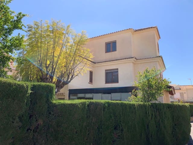 4 bedroom Townhouse for sale in Benidorm with pool garage - € 485,000 (Ref: 9789494)