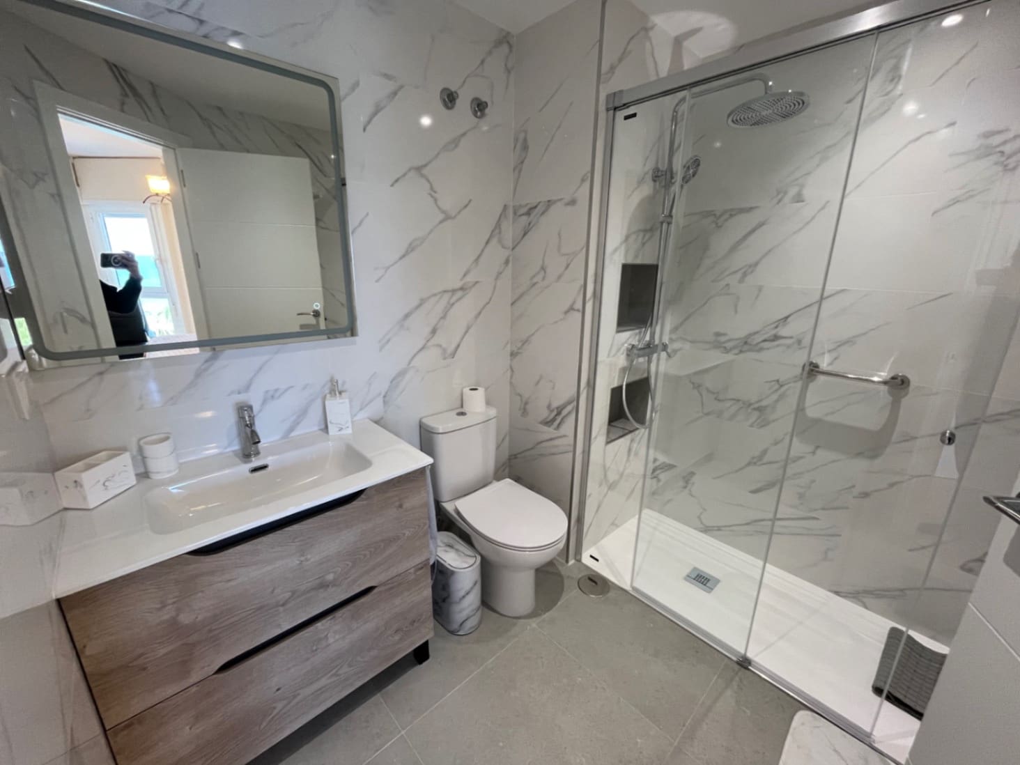 2 quarto Apartamento para arrendar em Albir com piscina - 1 800 € (Ref: 9807349)