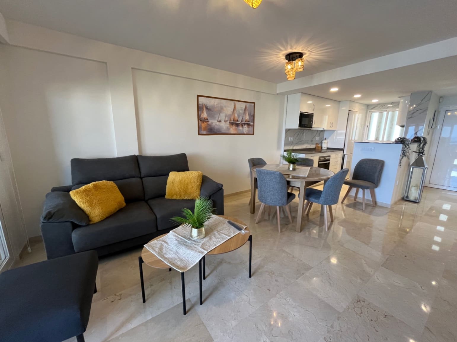 2 quarto Apartamento para arrendar em Albir com piscina - 1 800 € (Ref: 9807349)