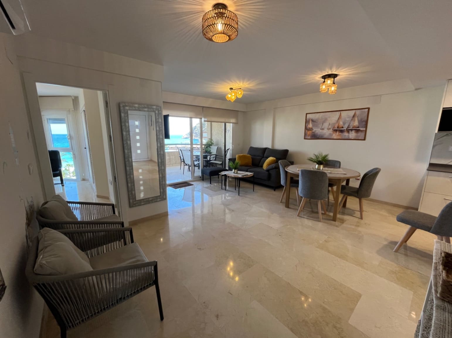 2 quarto Apartamento para arrendar em Albir com piscina - 1 800 € (Ref: 9807349)