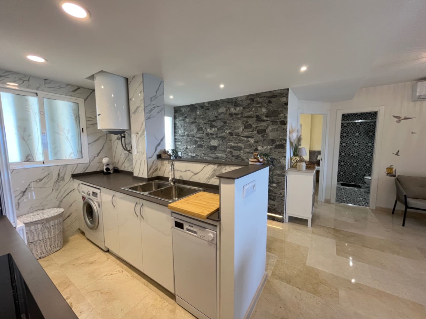 2 quarto Apartamento para arrendar em Albir com piscina - 1 800 € (Ref: 9807349)