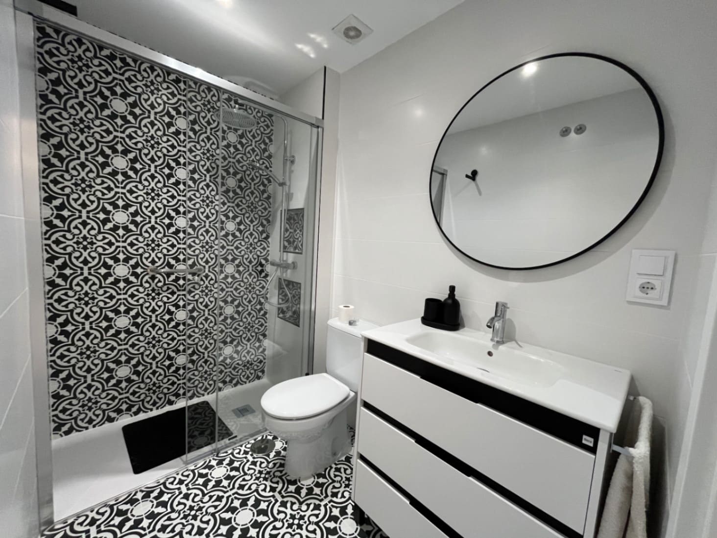 2 quarto Apartamento para arrendar em Albir com piscina - 1 800 € (Ref: 9807349)