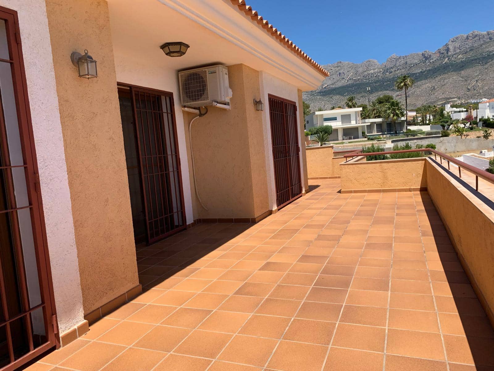 6 quarto Moradia para venda em Altea com piscina garagem - 1 800 000 € (Ref: 9874316)