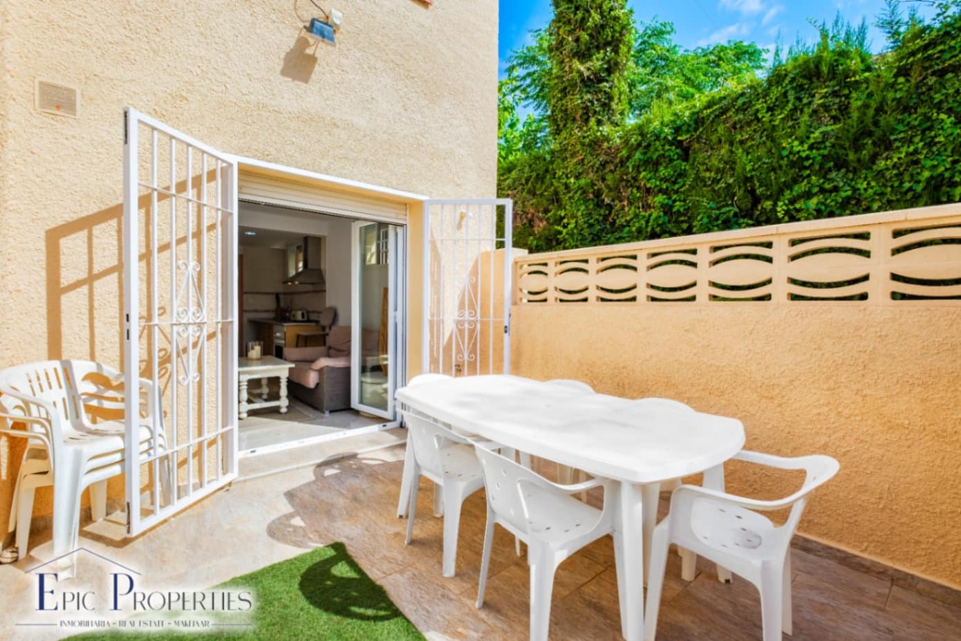 6 soveværelse Byhus til salg i La Nucia med swimmingpool garage - € 498.000 (Ref: 9905130)