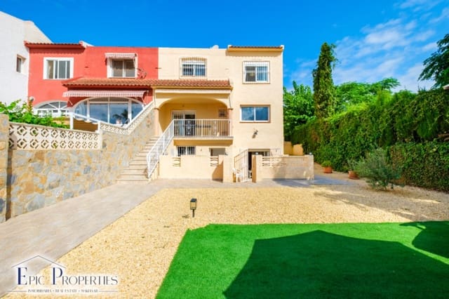 6 soveværelse Byhus til salg i La Nucia med swimmingpool garage - € 498.000 (Ref: 9905130)