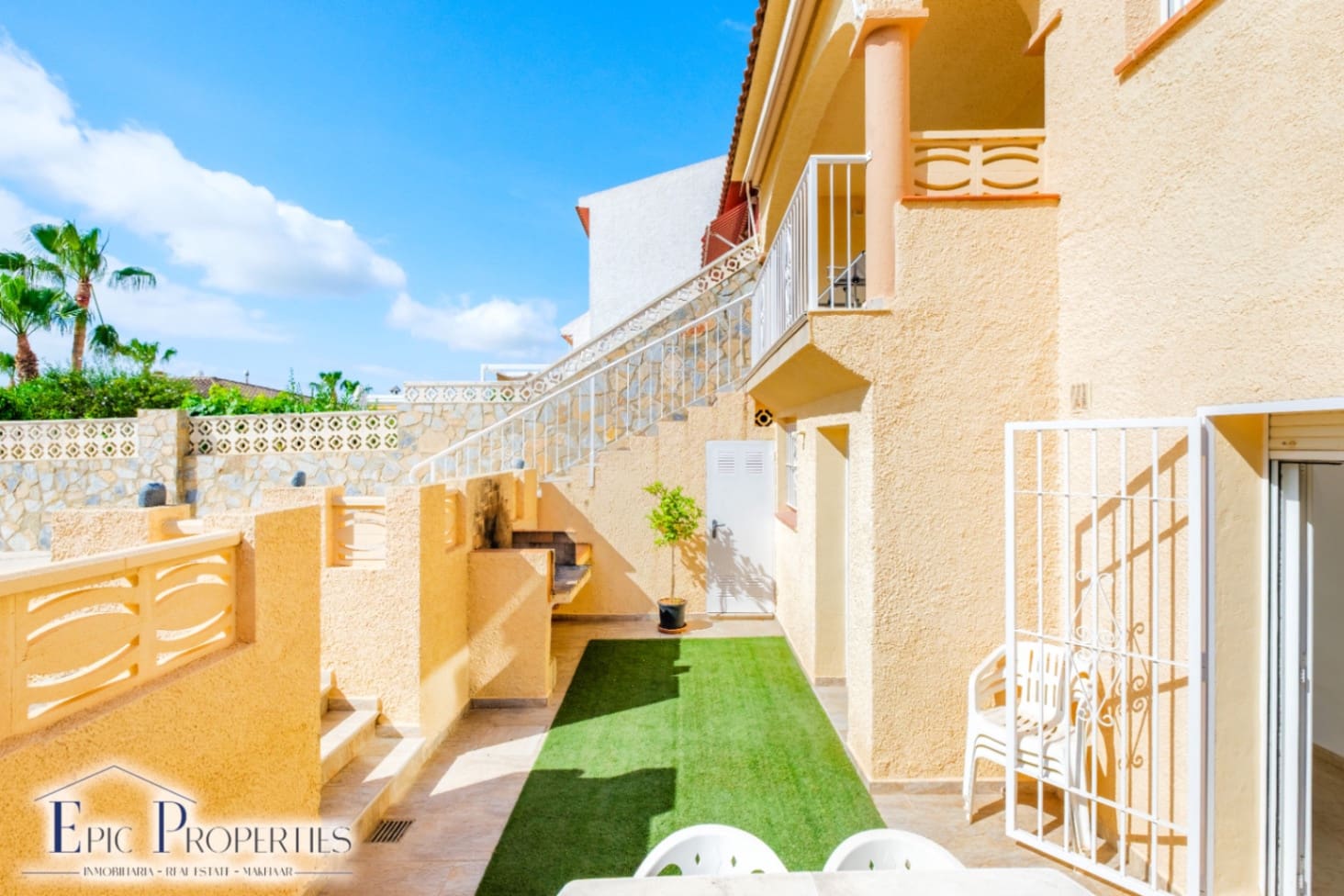 6 soveværelse Byhus til salg i La Nucia med swimmingpool garage - € 498.000 (Ref: 9905130)
