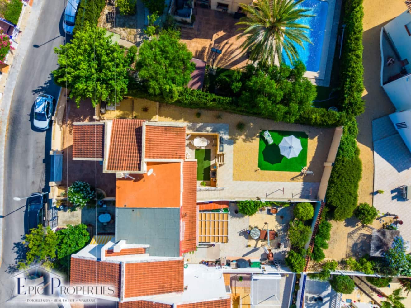 6 soveværelse Byhus til salg i La Nucia med swimmingpool garage - € 498.000 (Ref: 9905130)