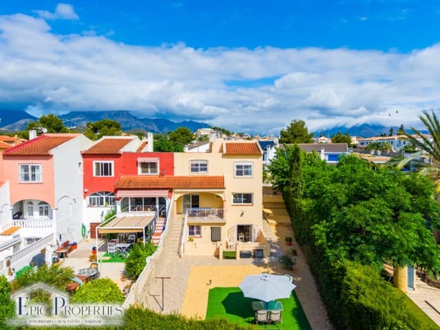 6 soveværelse Byhus til salg i La Nucia med swimmingpool garage - € 498.000 (Ref: 9905130)