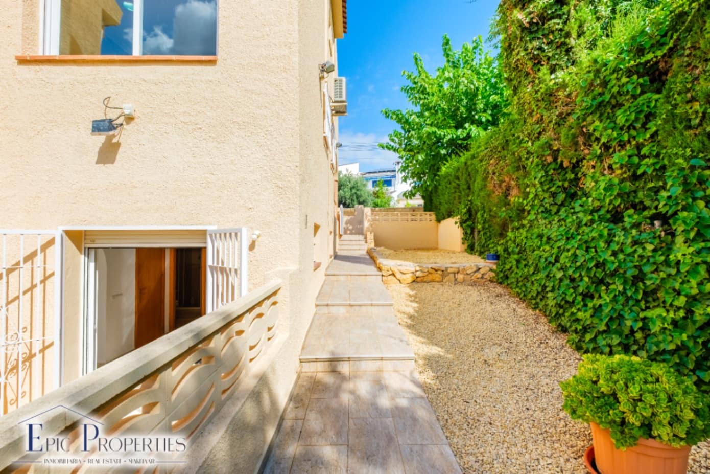 6 soveværelse Byhus til salg i La Nucia med swimmingpool garage - € 498.000 (Ref: 9905130)