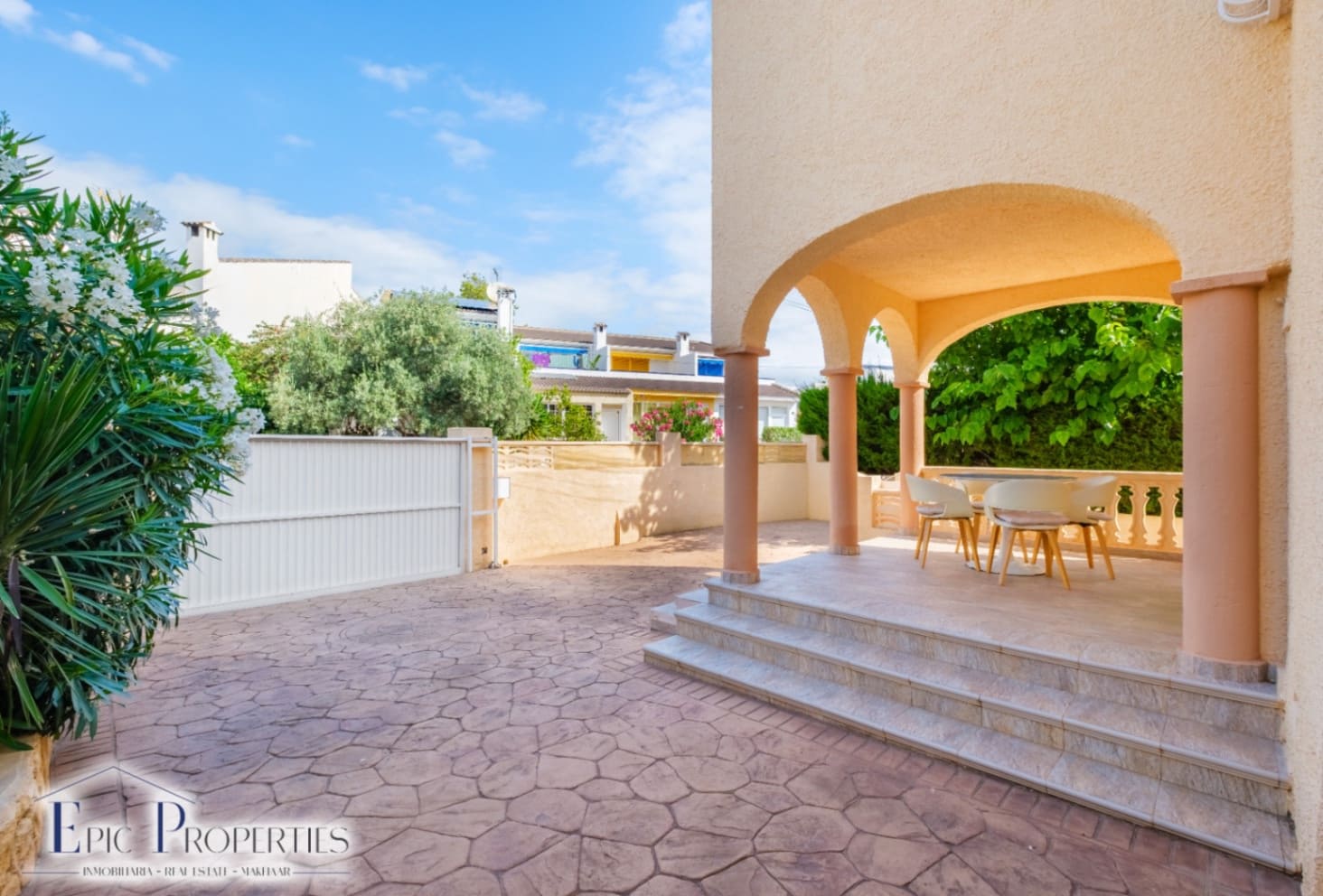 6 soveværelse Byhus til salg i La Nucia med swimmingpool garage - € 498.000 (Ref: 9905130)
