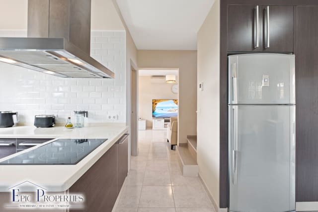 6 soveværelse Byhus til salg i La Nucia med swimmingpool garage - € 498.000 (Ref: 9905130)