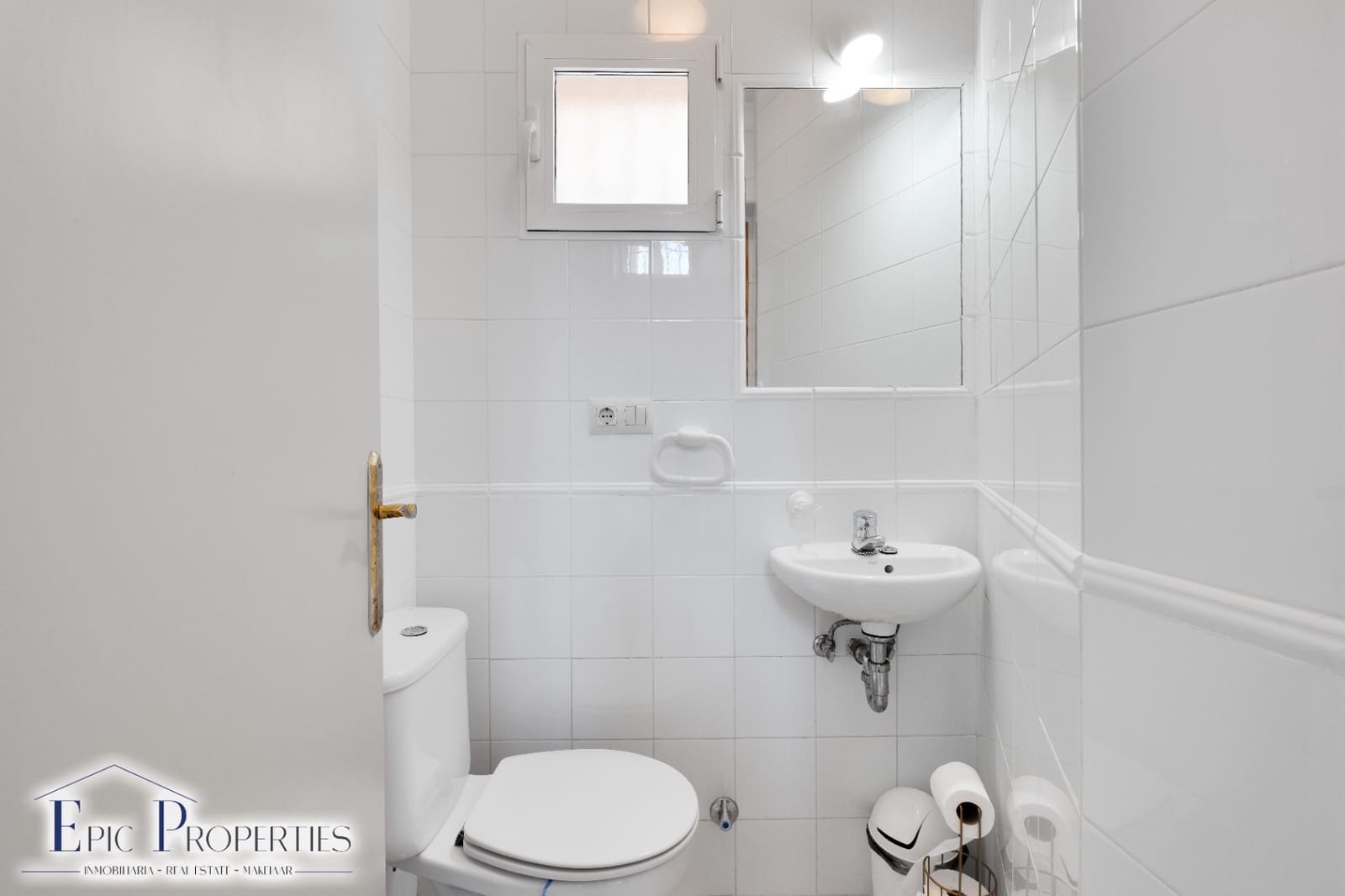 6 soveværelse Byhus til salg i La Nucia med swimmingpool garage - € 498.000 (Ref: 9905130)