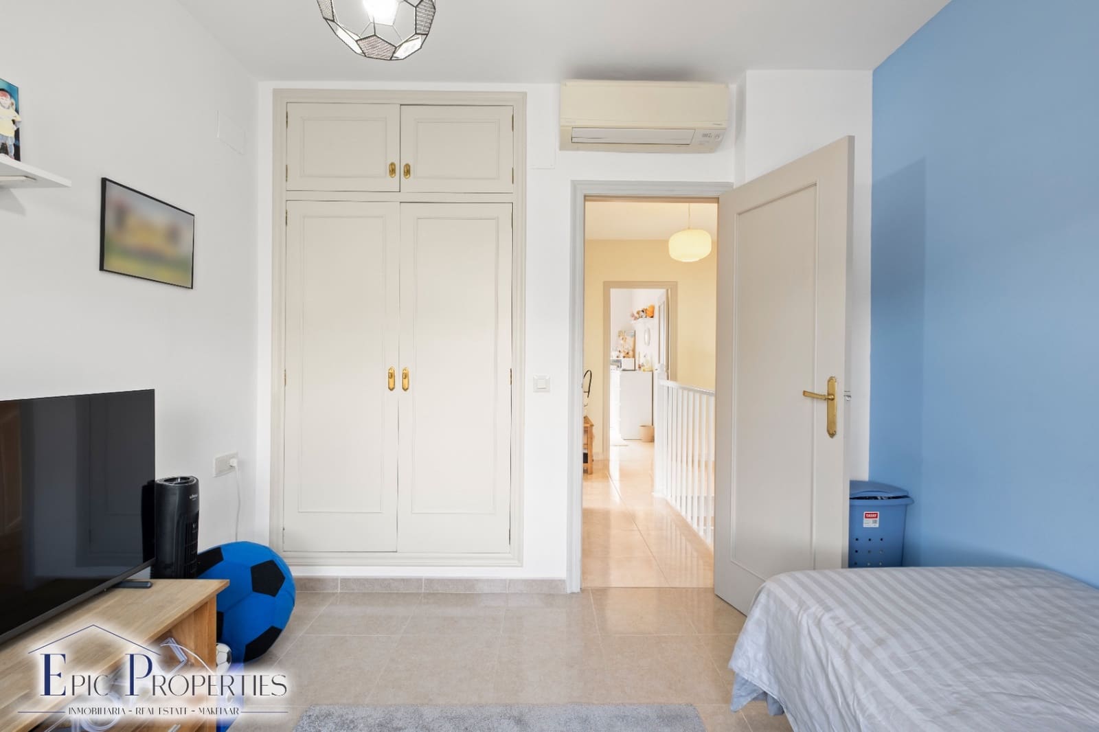 6 soveværelse Byhus til salg i La Nucia med swimmingpool garage - € 498.000 (Ref: 9905130)