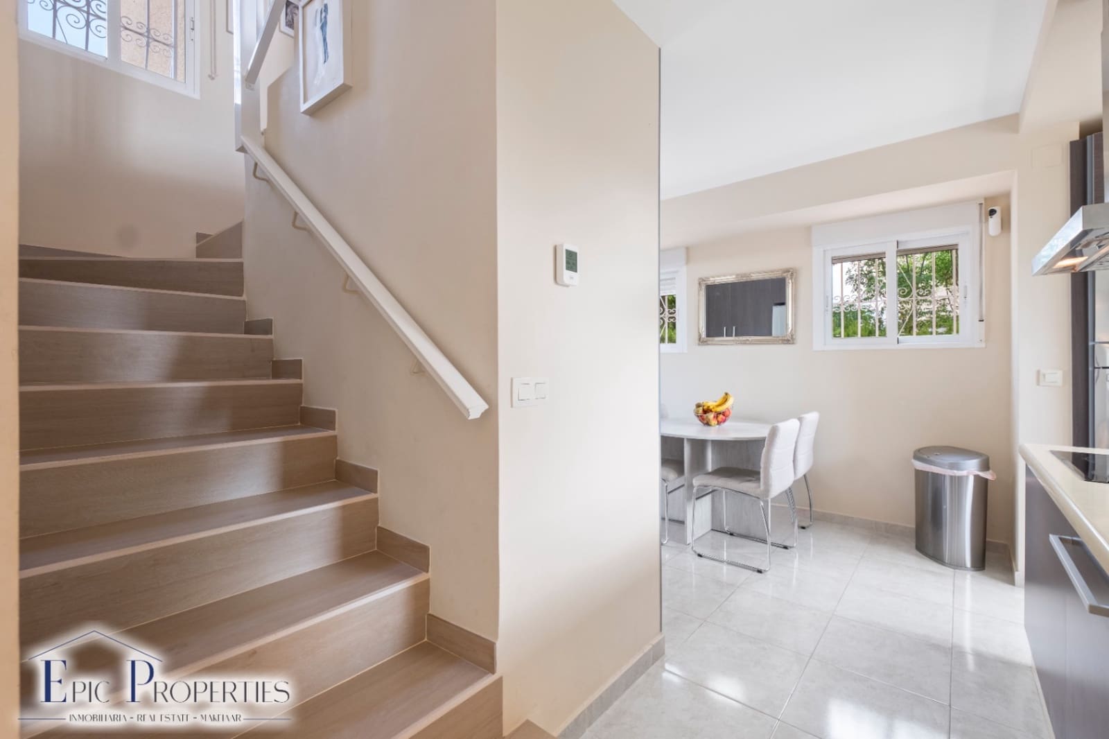 6 soveværelse Byhus til salg i La Nucia med swimmingpool garage - € 498.000 (Ref: 9905130)