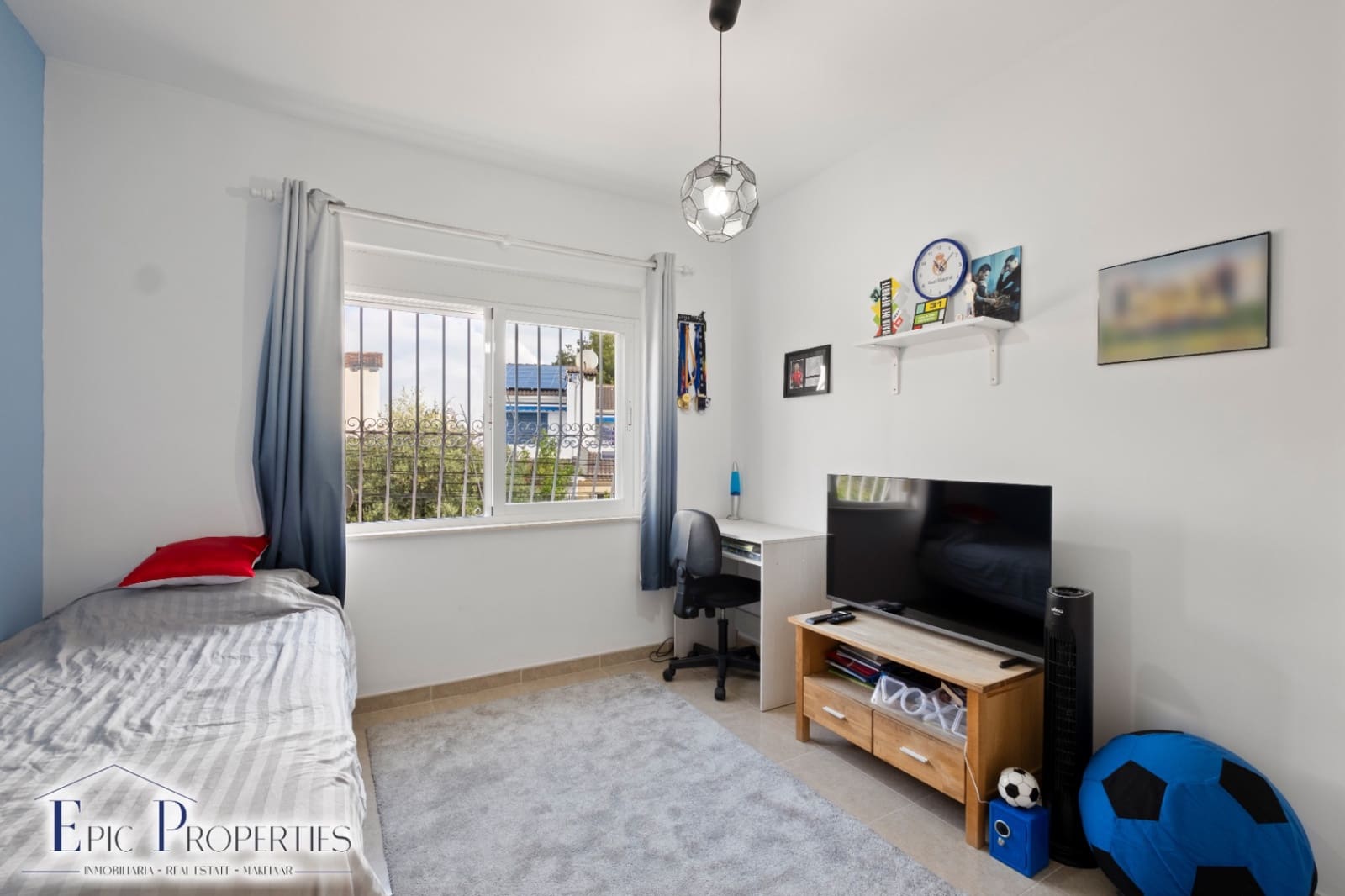 6 soveværelse Byhus til salg i La Nucia med swimmingpool garage - € 498.000 (Ref: 9905130)