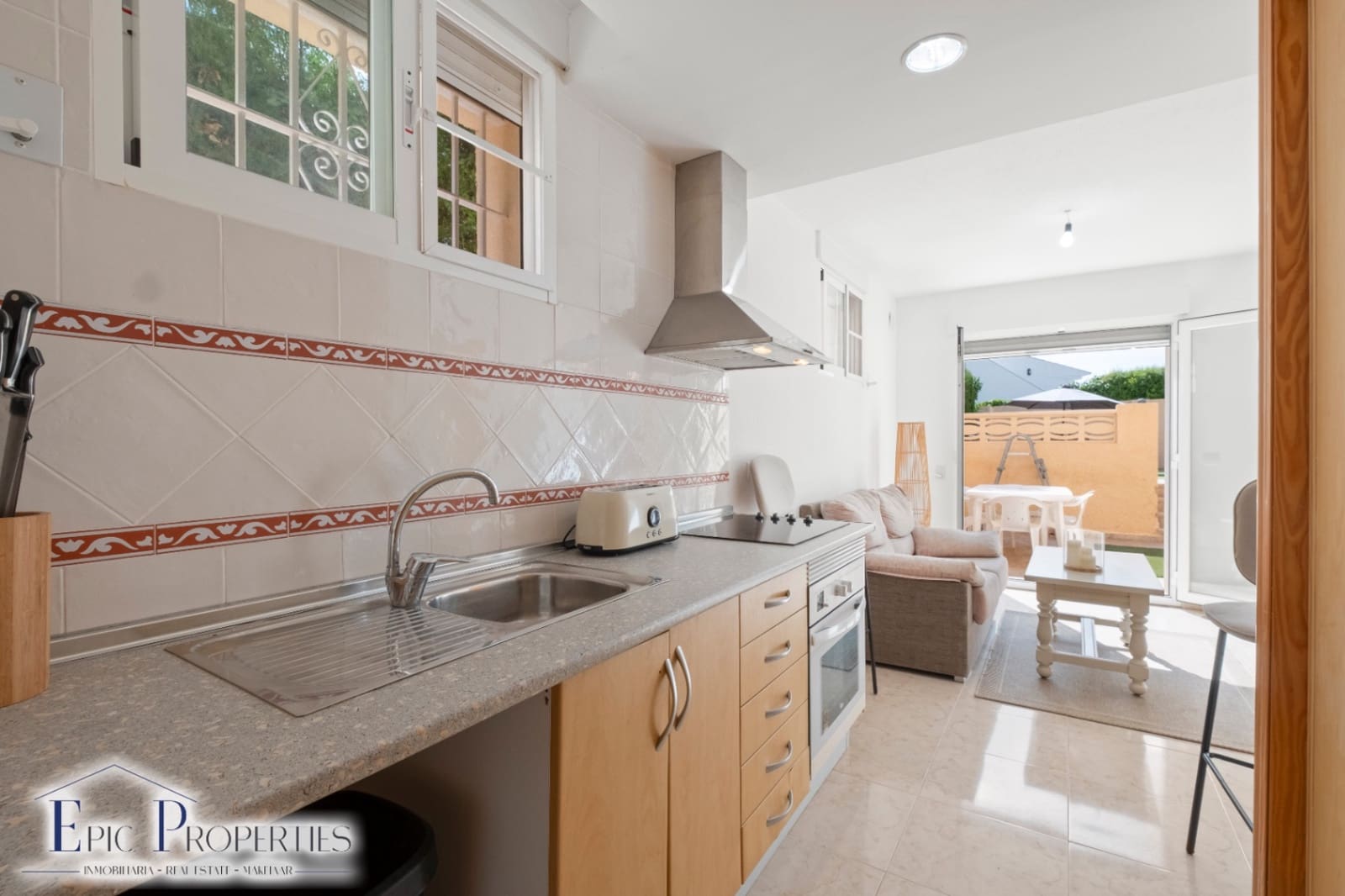 6 soveværelse Byhus til salg i La Nucia med swimmingpool garage - € 498.000 (Ref: 9905130)