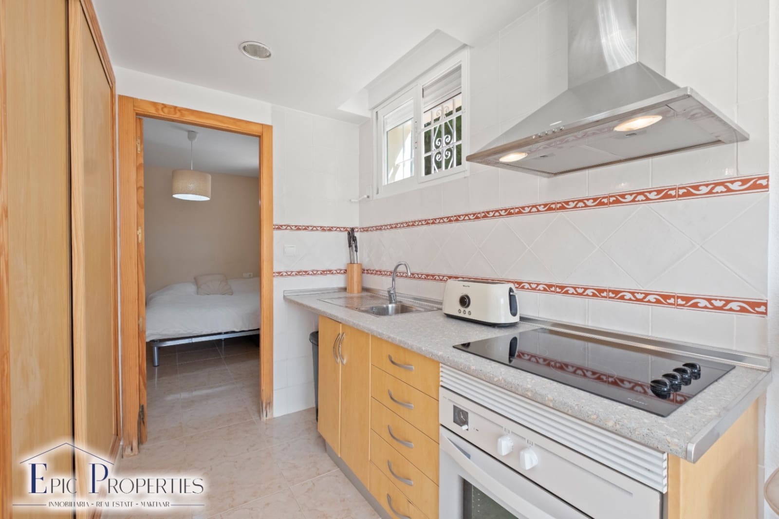 6 soveværelse Byhus til salg i La Nucia med swimmingpool garage - € 498.000 (Ref: 9905130)