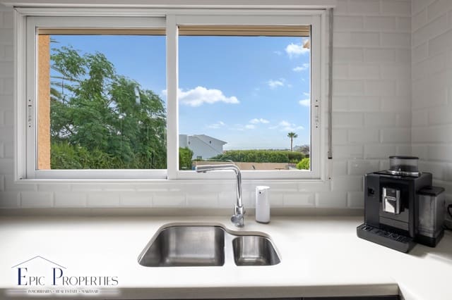 6 soveværelse Byhus til salg i La Nucia med swimmingpool garage - € 498.000 (Ref: 9905130)