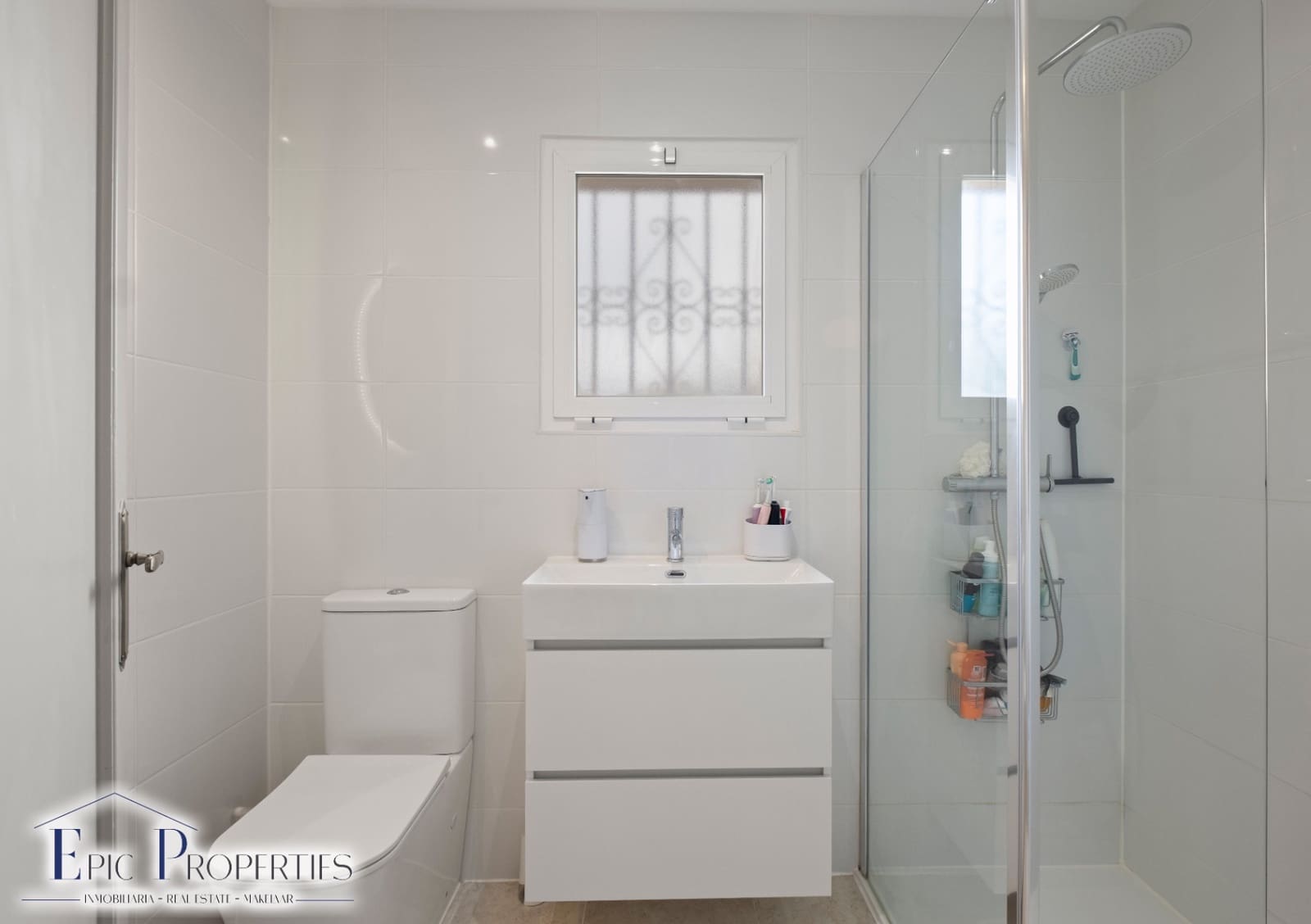 6 soveværelse Byhus til salg i La Nucia med swimmingpool garage - € 498.000 (Ref: 9905130)
