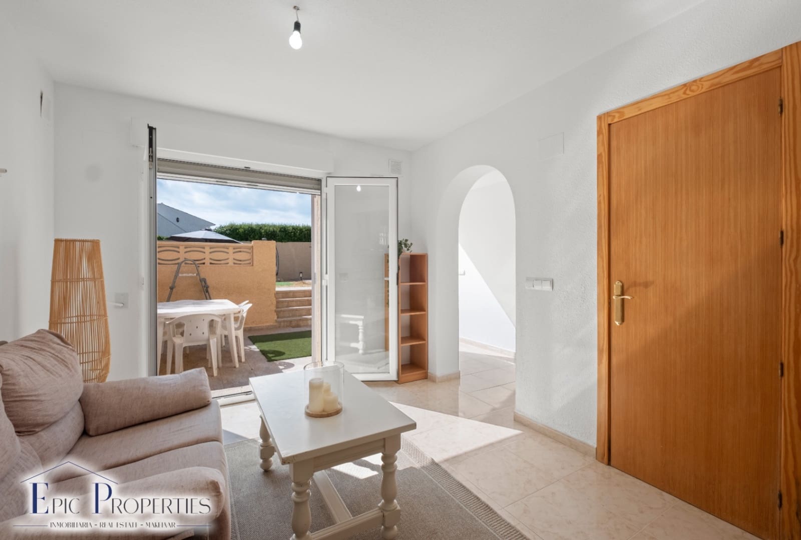 6 soveværelse Byhus til salg i La Nucia med swimmingpool garage - € 498.000 (Ref: 9905130)